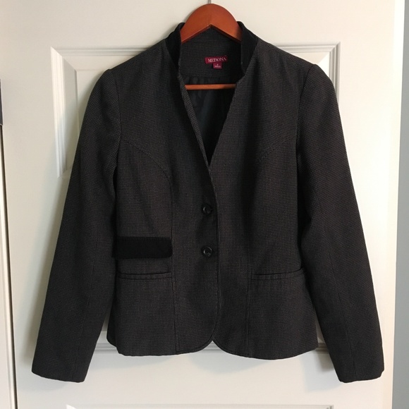Gray blazer Size small with nice black detail - Picture 1 of 5